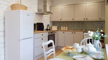 High chair, cookware/dishes/utensils