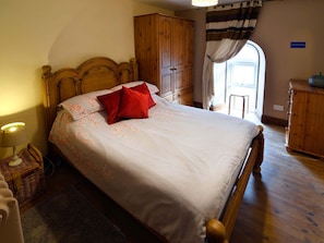 6 bedrooms, free WiFi, bed sheets
