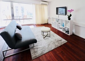 Living area - Ilikai Hotel Condo Vacations (Honolulu)