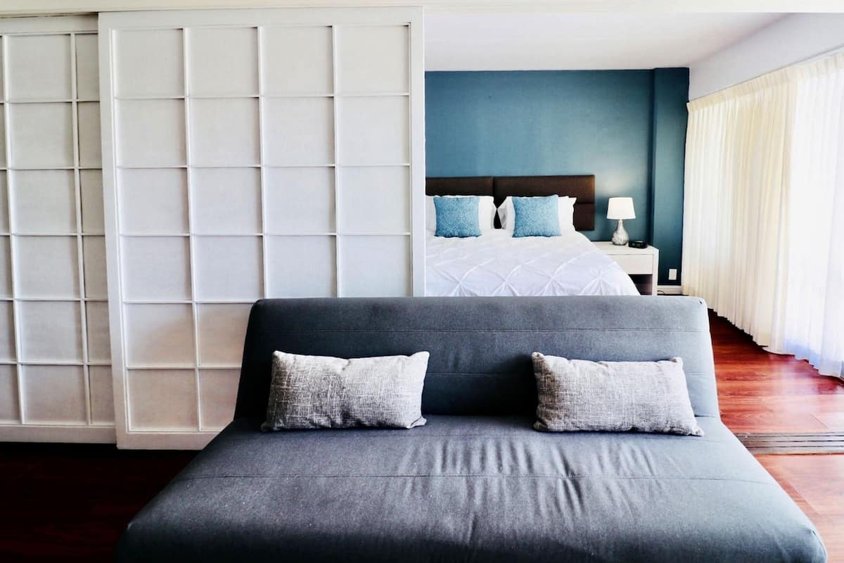 Condo, 1 cama Queen size y sofá cama, lanai, vista a la ciudad | Wifi gratis y ropa de cama