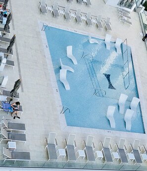 Outdoor pool - Ilikai Hotel Condo Vacations (Honolulu)