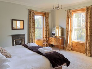 6 عدّة غرف نوم وواي فاي مجانًا وملاءات أسرّة