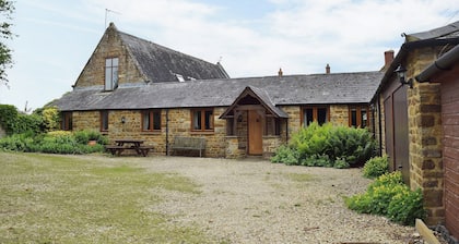 5 bedroom accommodation in Warkworth, Banbury