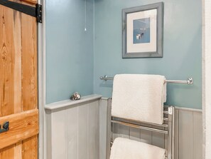 Interior - Surfing at Trebarwith Strand just one mile. (Trebarwith, near Delabole)