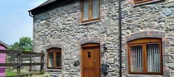 2 bedroom accommodation in Llangollen, near Wrexham