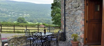 2 bedroom accommodation in Llangollen, near Wrexham