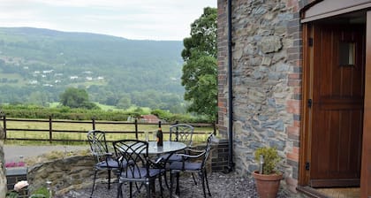 2 bedroom accommodation in Llangollen, near Wrexham