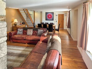 Living area - 4 bedroom accommodation in Bethlehem (Bethlehem)