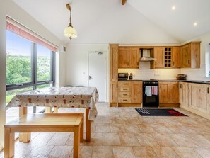 Kitchen/diner | Dolgoed House - Cennen Cottages, Bethlehem - 4 bedroom accommodation in Bethlehem (Bethlehem)