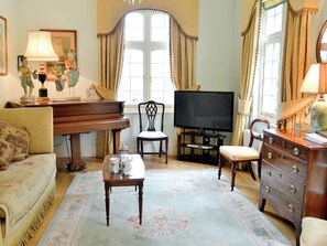 TV - Cutcliffe Chambers - HPPR (Webbery, near Bideford)