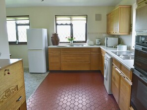 Cookware/dishes/utensils, freezer