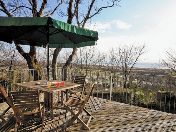 Outdoor dining - Seacrest Cottage - HW7746 (Pendine)