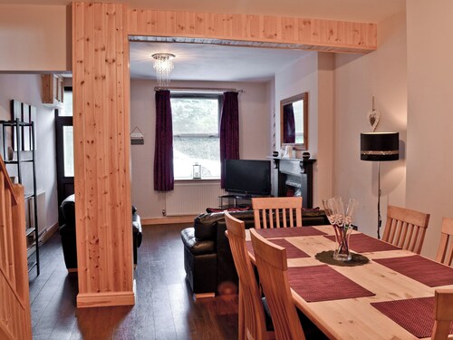 4 bedroom accommodation in Bethesda, near Bangor