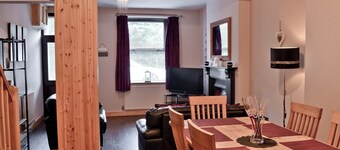4 bedroom accommodation in Bethesda, near Bangor