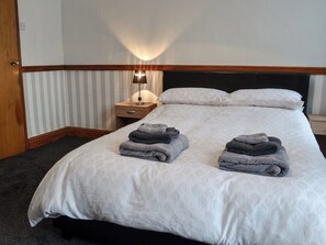 4 bedrooms, free WiFi, bed sheets