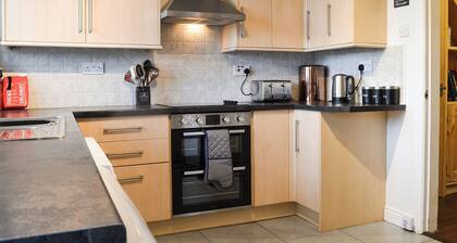 4 bedroom accommodation in Bethesda, near Bangor
