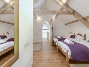 5 bedrooms, free WiFi, bed sheets