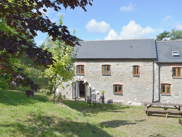 Exterior - 3 bedroom accommodation in Llanybri, near Carmarthen (Llanybri, near Carmarthen)