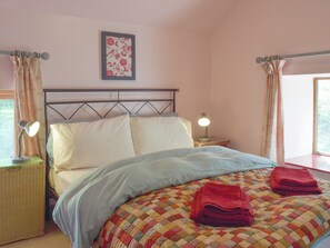 3 bedrooms, free WiFi, bed sheets - 3 bedroom accommodation in Llanybri, near Carmarthen (Llanybri, near Carmarthen)