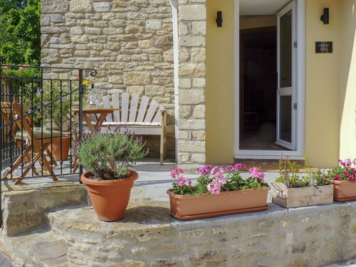 2 bedroom accommodation in Spring Gardens, Frome