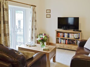 Living area - 2 bedroom accommodation in Spring Gardens, Frome (Spring Gardens, Frome)