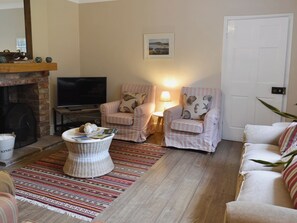 Fireplace - 5 bedroom accommodation in Rudston, near Bridlington (Rudston, near Bridlington)