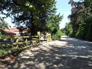 Property grounds - 5 bedroom accommodation in Rudston, near Bridlington (Rudston, near Bridlington)