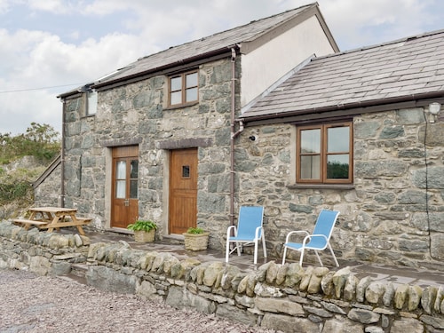 2 bedroom accommodation in Tregarth, near Bangor