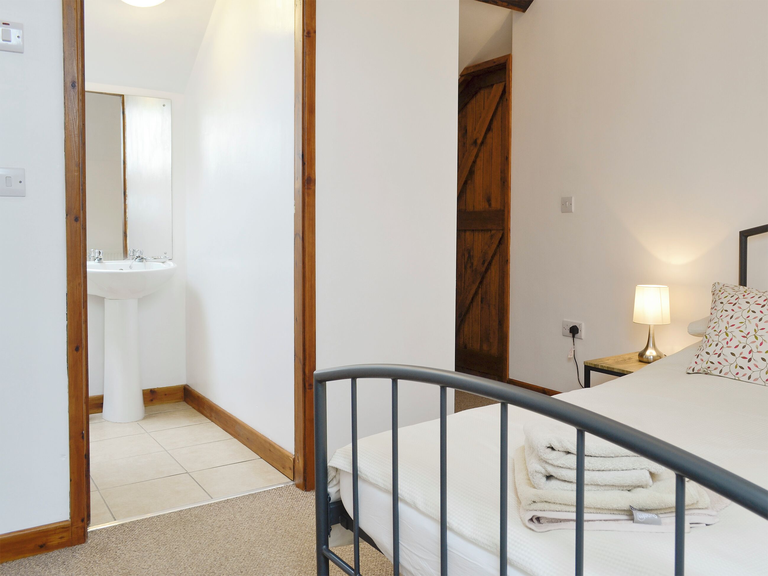 2 makuuhuonetta, ilmainen Wi-Fi, vuodevaatteet