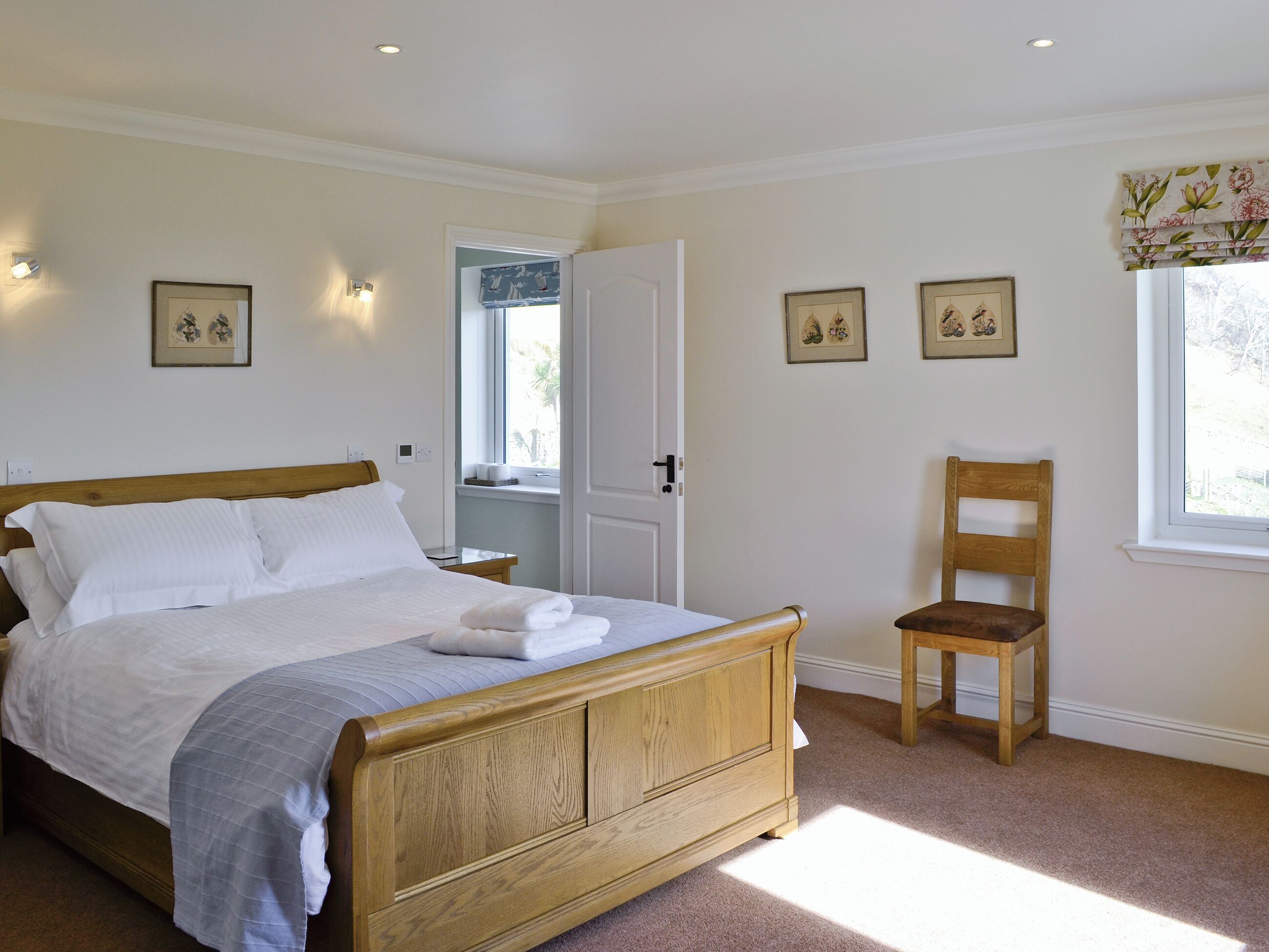 4 bedrooms, free WiFi, bed sheets, wheelchair access