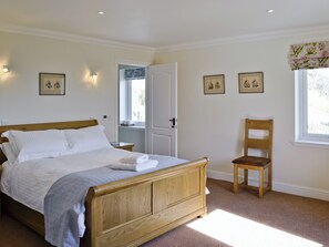 4 bedrooms, free WiFi, bed sheets, wheelchair access - Degnish Farmhouse - SWWU (Kilmelford, near Oban)