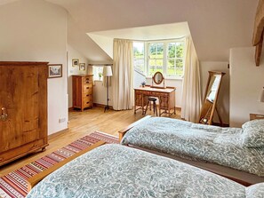 3 bedrooms, WiFi (free), bed sheets