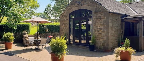 تناول الطعام بالخارج