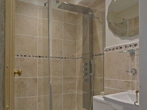 Towels - 2 bedroom accommodation in Lumsdale, Tansley Wood, near Matlock (Lumsdale, Tansley Wood, near Matlock)