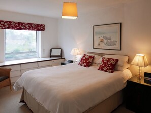 2 bedrooms, free WiFi, bed sheets - 2 bedroom accommodation in Noss Mayo (Noss Mayo)