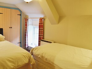 2 bedrooms, free WiFi, bed sheets - George's Cottage - HSSS (Bucks Mills, near Clovelly)
