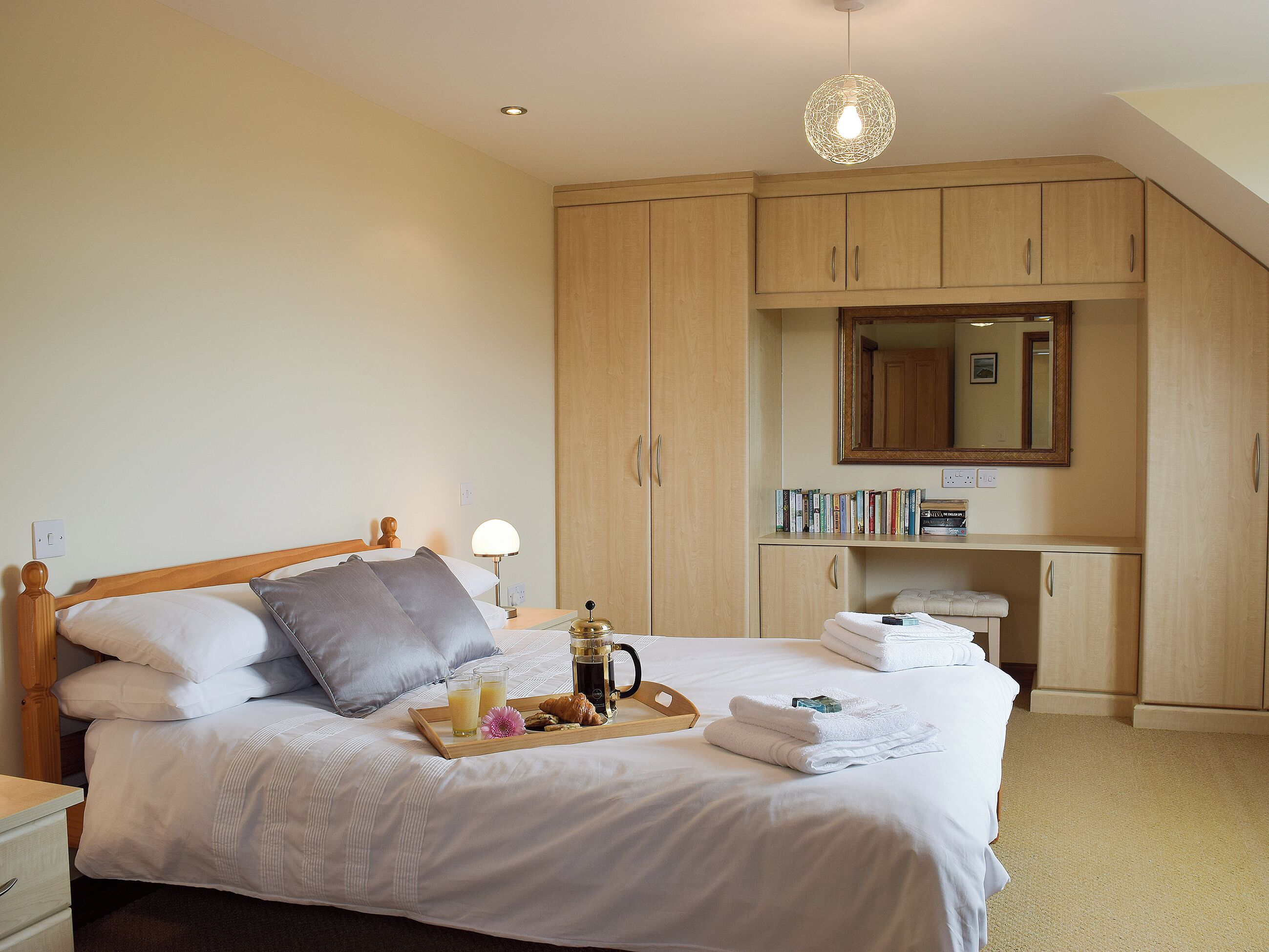 3 bedrooms, WiFi (free), bed sheets