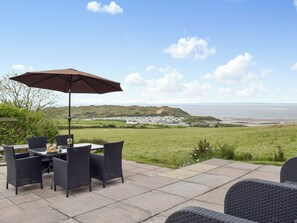 Outdoor dining - 3 bedroom accommodation in Llangennith, near Swansea (Llangennith, near Swansea)