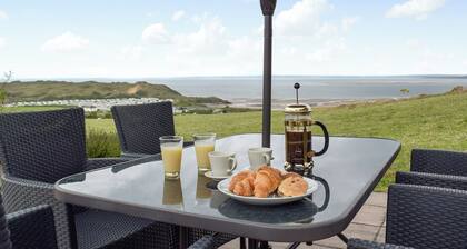 3 bedroom accommodation in Llangennith, near Swansea