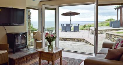 3 bedroom accommodation in Llangennith, near Swansea