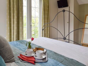 4 bedrooms, free WiFi, bed sheets