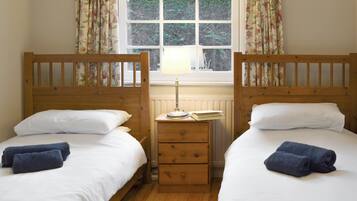 4 bedrooms, free WiFi, bed sheets