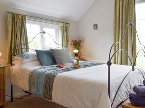 4 bedrooms, free WiFi, bed sheets