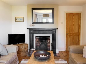 TV, fireplace - 3 bedroom accommodation in Middleton, Freshwater (Middleton, Freshwater)