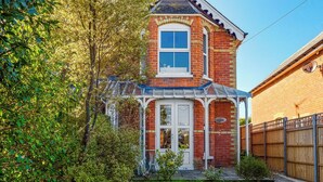 Exterior - 3 bedroom accommodation in Middleton, Freshwater (Middleton, Freshwater)