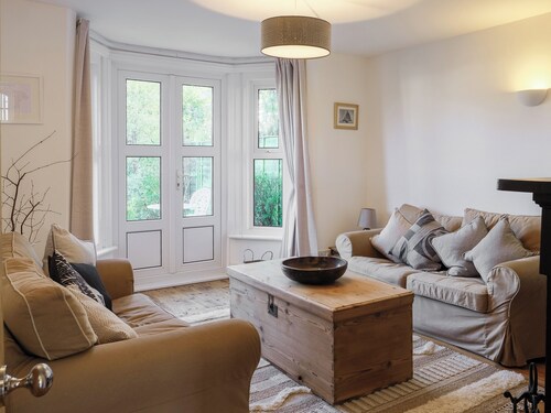 3 bedroom accommodation in Middleton, Freshwater