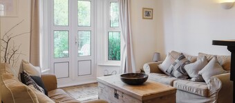 3 bedroom accommodation in Middleton, Freshwater