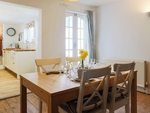 Dining - 3 bedroom accommodation in Middleton, Freshwater (Middleton, Freshwater)