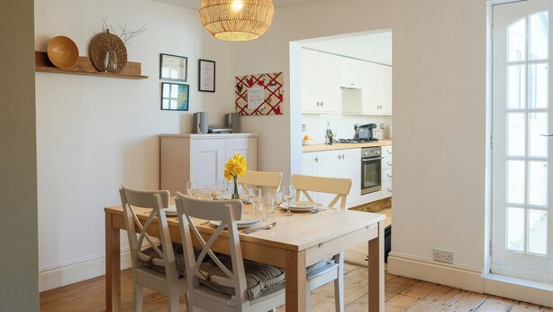 Dining - 3 bedroom accommodation in Middleton, Freshwater (Middleton, Freshwater)