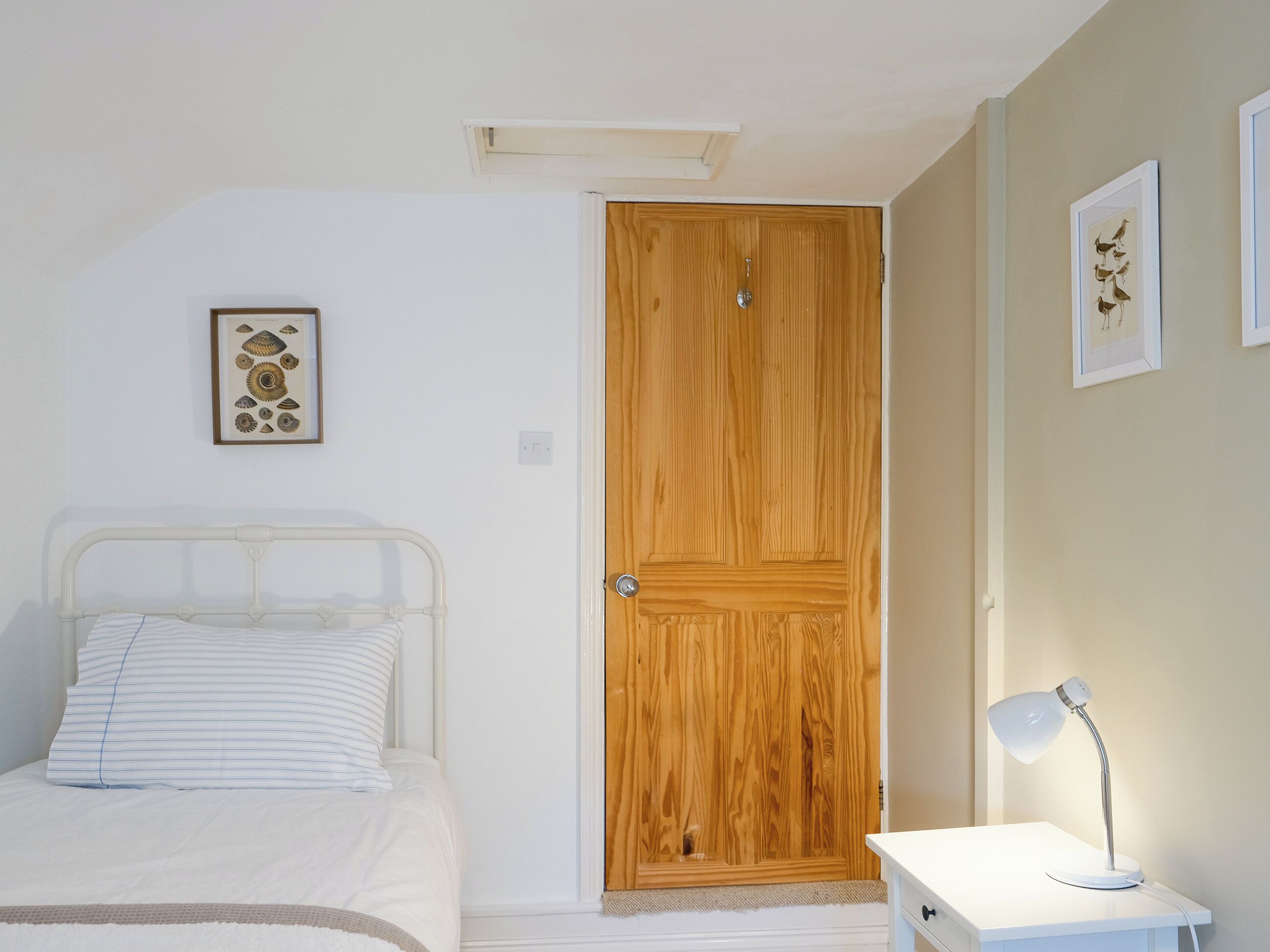 3 bedrooms, WiFi (free), bed sheets